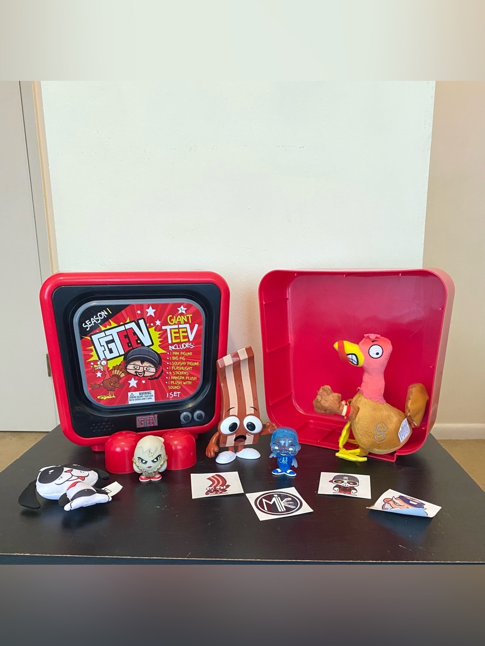FGTeeV 2019 Season 1 Giant Red Blind Pick Surprise Toy Set Collection Figures